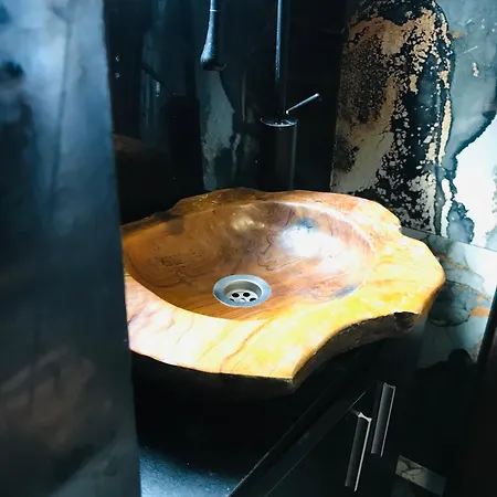 омния Апартамент *